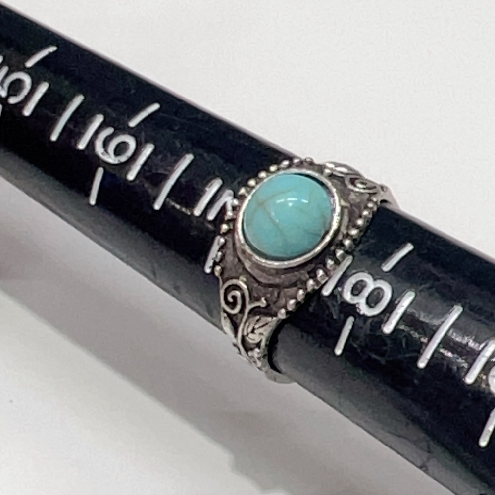 Vintage Like Faux Turquoise Stone color Silver plated Ring - Picture 3 of 3